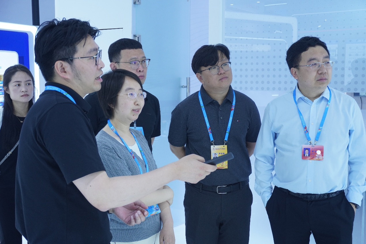 華翔智聯(lián)重磅亮相中國(guó)數(shù)字峰會(huì)：以“產(chǎn)業(yè)深知+數(shù)字技術(shù)”雙輪驅(qū)動(dòng)，深度賦能智能制造